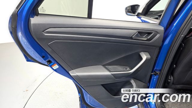 Volkswagen T-Roc 2021 — photo 15