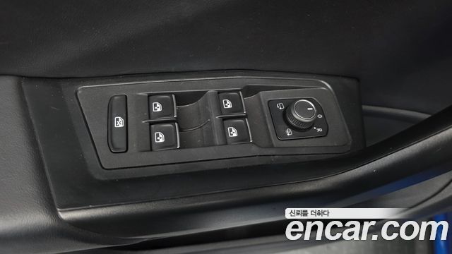 Volkswagen T-Roc 2021 — photo 28