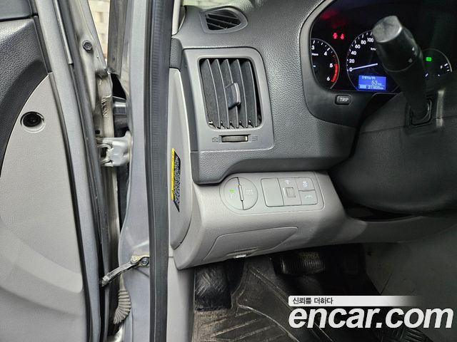 Hyundai Starex 2017 — photo 8