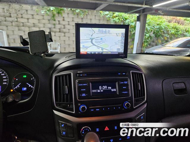 Hyundai Starex 2017 — photo 10