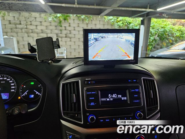 Hyundai Starex 2017 — photo 11