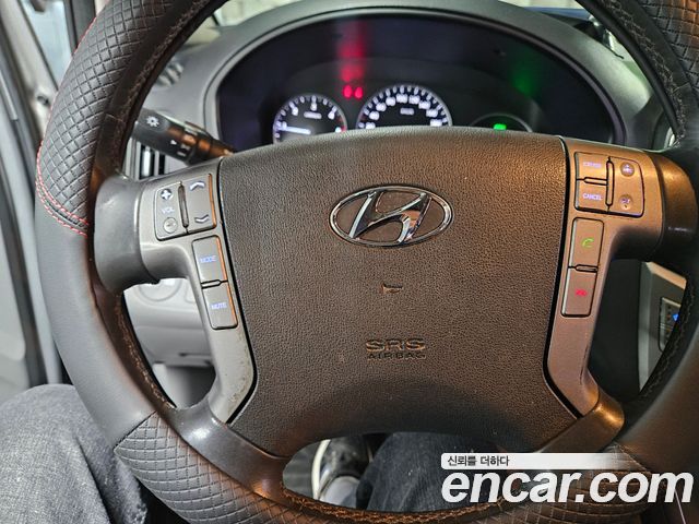 Hyundai Starex 2017 — photo 17