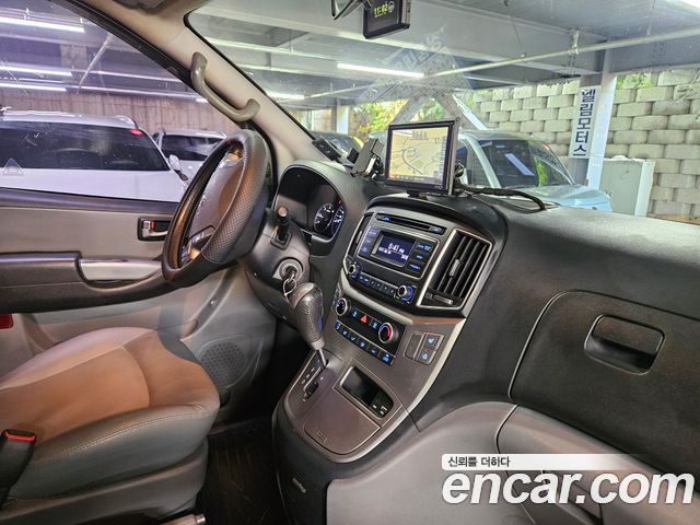 Hyundai Starex 2017 — photo 18