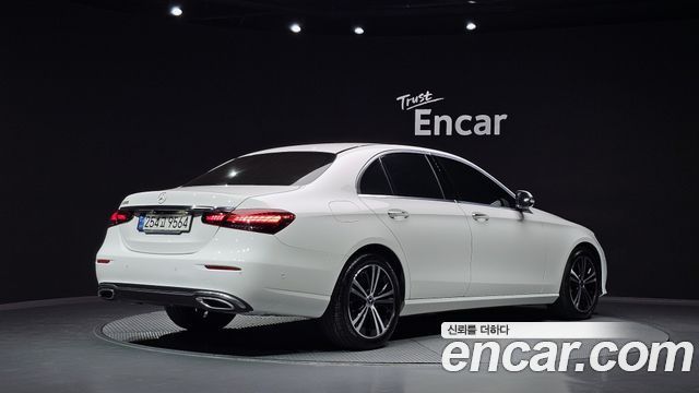 Mercedes-Benz E-Class 2021 — photo 2