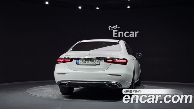 Mercedes-Benz E-Class 2021 — photo 4