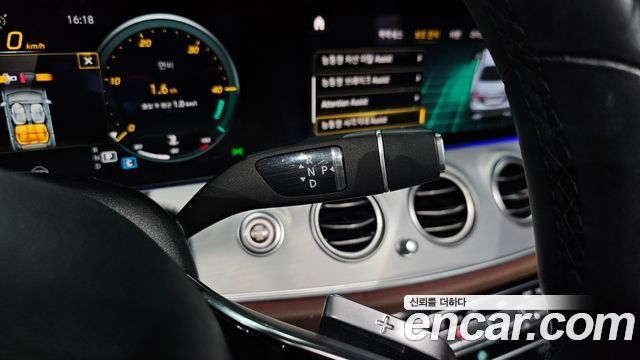 Mercedes-Benz E-Class 2021 — photo 12