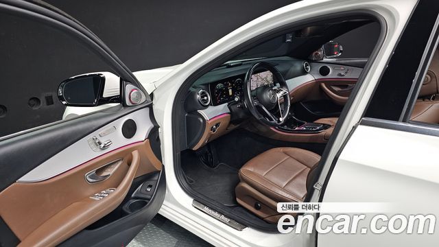 Mercedes-Benz E-Class 2021 — photo 13