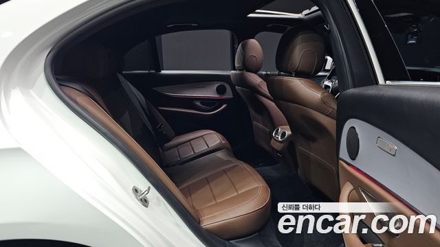 Mercedes-Benz E-Class 2021 — photo 17