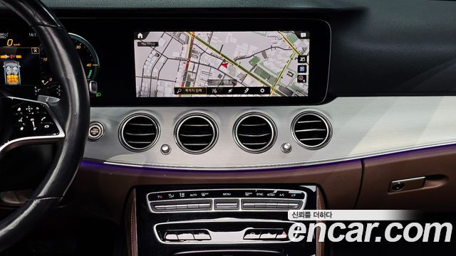 Mercedes-Benz E-Class 2021 — photo 24