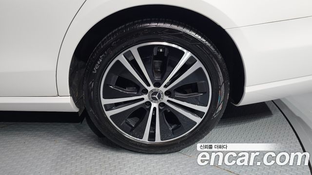 Mercedes-Benz E-Class 2021 — photo 7
