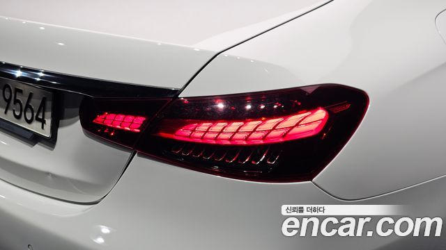 Mercedes-Benz E-Class 2021 — photo 9