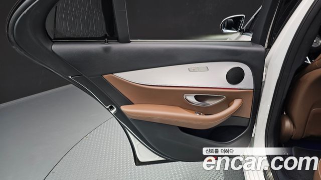Mercedes-Benz E-Class 2021 — photo 15