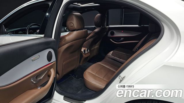 Mercedes-Benz E-Class 2021 — photo 16