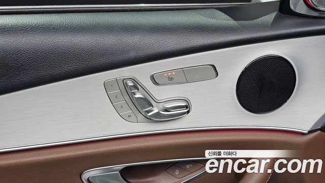 Mercedes-Benz E-Class 2021 — photo 29