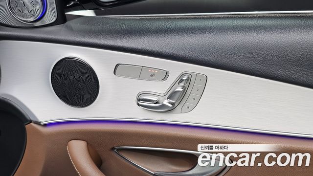 Mercedes-Benz E-Class 2021 — photo 30