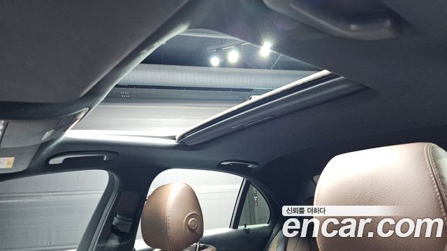 Mercedes-Benz E-Class 2021 — photo 34