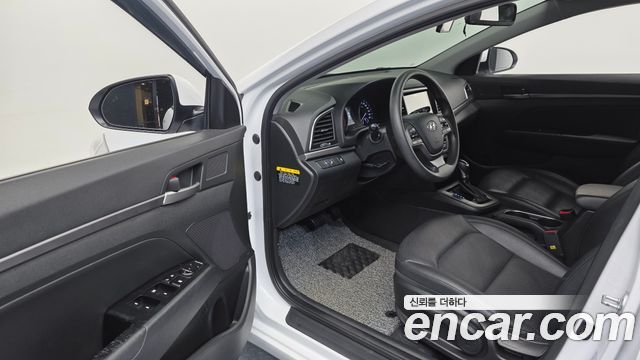 Hyundai AVANTE 2018 — photo 10