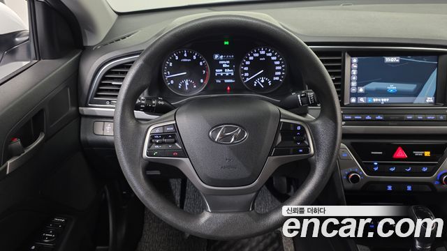 Hyundai AVANTE 2018 — photo 12