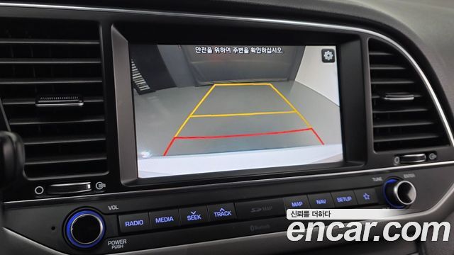 Hyundai AVANTE 2018 — photo 13