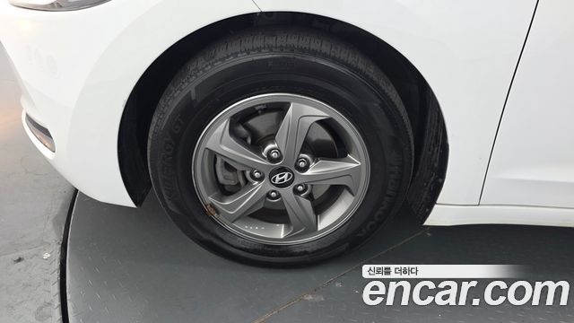 Hyundai AVANTE 2017 — photo 5