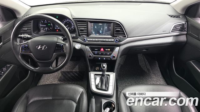 Hyundai AVANTE 2017 — photo 7