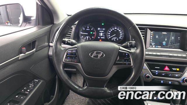 Hyundai AVANTE 2017 — photo 13