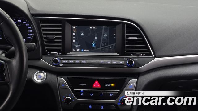 Hyundai AVANTE 2017 — photo 14