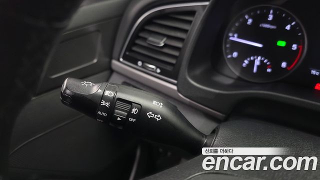 Hyundai AVANTE 2017 — photo 17