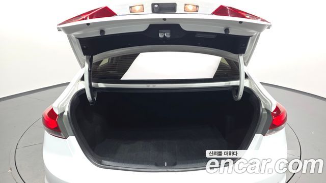 Hyundai AVANTE 2017 — photo 20