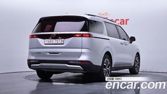 Kia Canival 2021 — photo 2