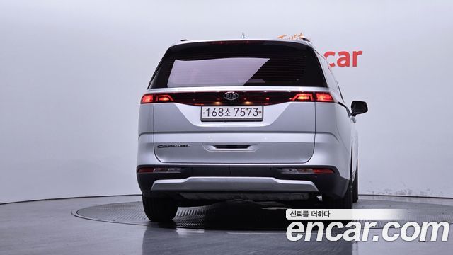 Kia Canival 2021 — photo 4