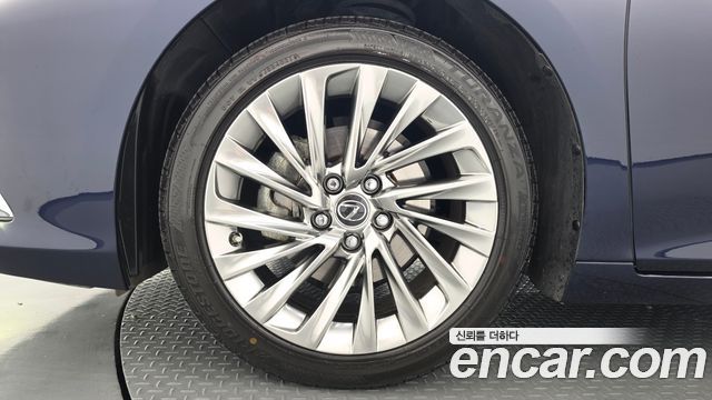 Lexus ES 2022 — photo 5