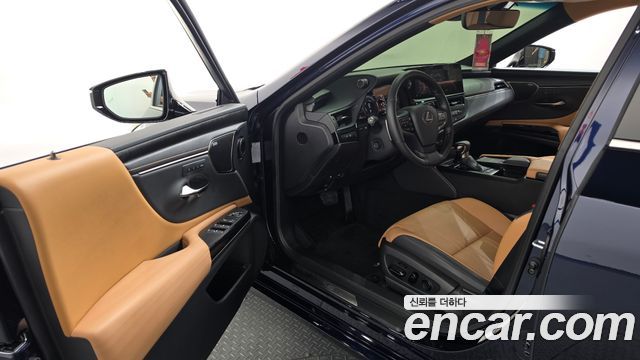 Lexus ES 2022 — photo 13