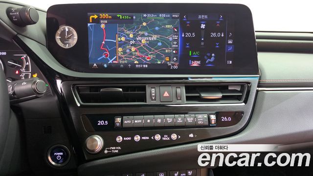 Lexus ES 2022 — photo 18