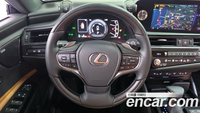 Lexus ES 2022 — photo 19