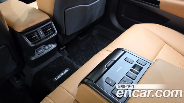 Lexus ES 2022 — photo 25