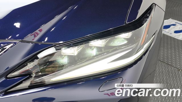 Lexus ES 2022 — photo 8
