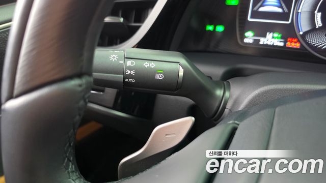 Lexus ES 2022 — photo 30