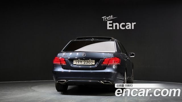 Mercedes-Benz E-Class 2014 — photo 4