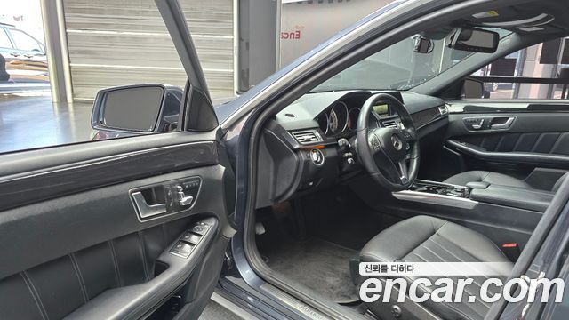 Mercedes-Benz E-Class 2014 — photo 10