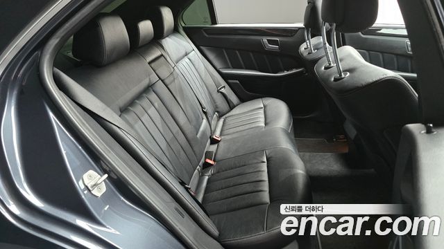 Mercedes-Benz E-Class 2014 — photo 11