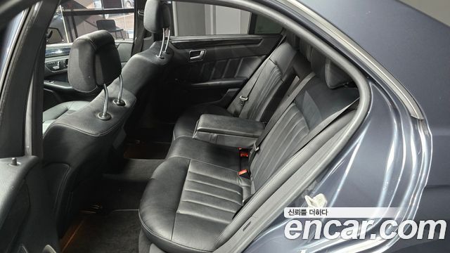 Mercedes-Benz E-Class 2014 — photo 12