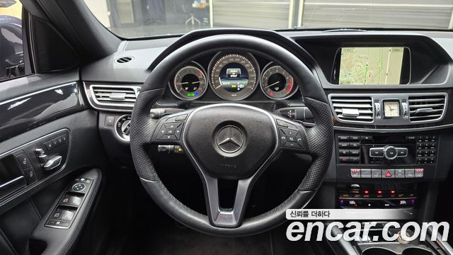 Mercedes-Benz E-Class 2014 — photo 13