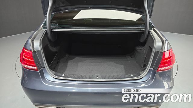 Mercedes-Benz E-Class 2014 — photo 20