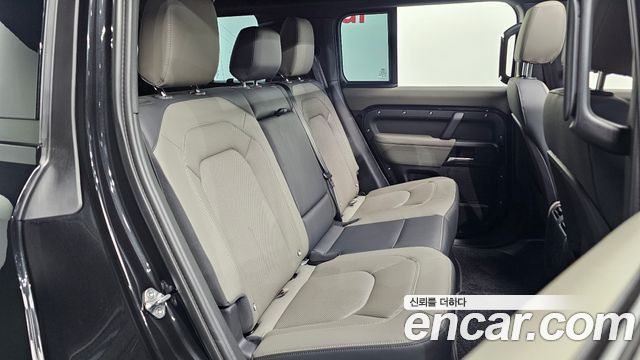 Land Rover Defender 2026 — photo 11
