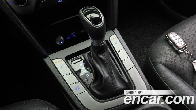 Hyundai AVANTE 2018 — photo 12