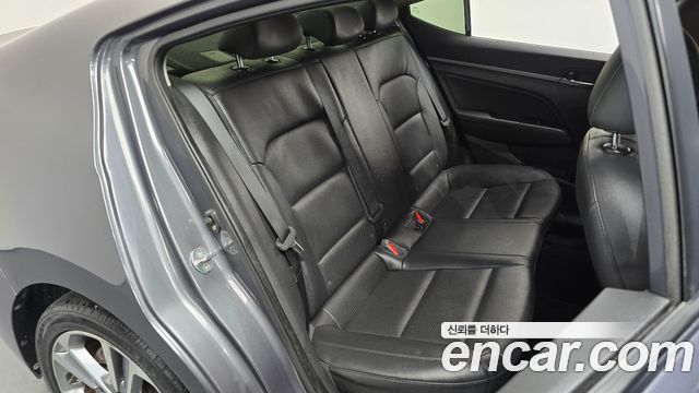 Hyundai AVANTE 2018 — photo 17