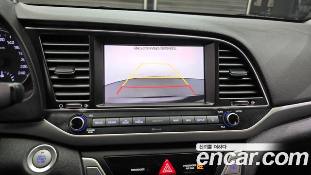 Hyundai AVANTE 2018 — photo 21
