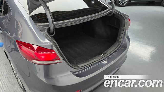 Hyundai AVANTE 2018 — photo 23