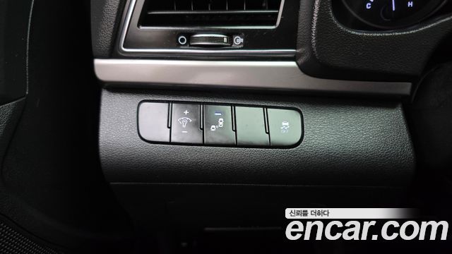 Hyundai AVANTE 2018 — photo 25